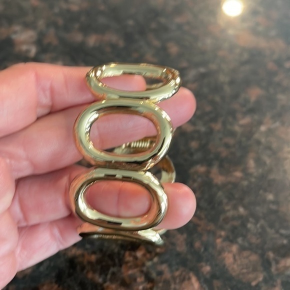 Costume gold bracelet - Picture 2 of 4